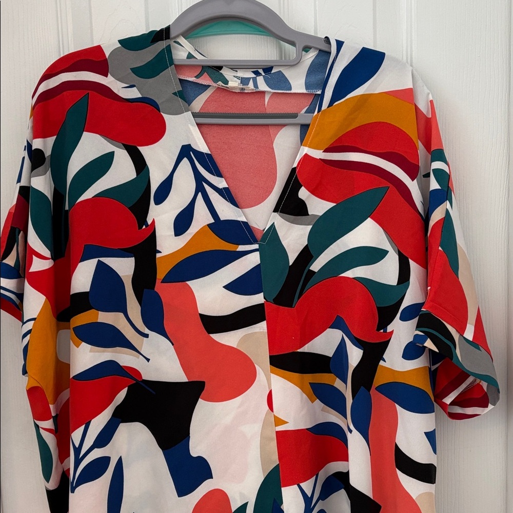 JODIFL Multicolor V-Neck Tunic with Bold Leaf Print